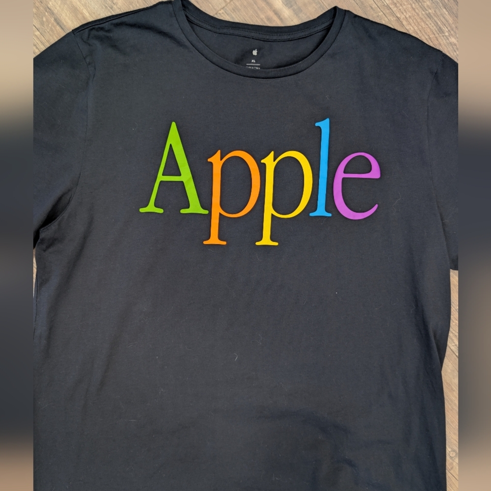 Limited & Rare Vintage Style Apple Black T-shirt
